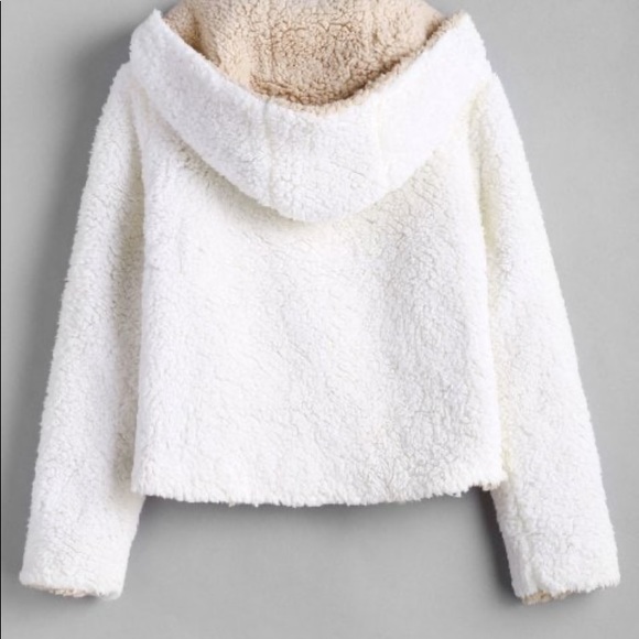 ⭐️SOLD⭐️ Fluffy hooded jacket - Picture 7 of 8